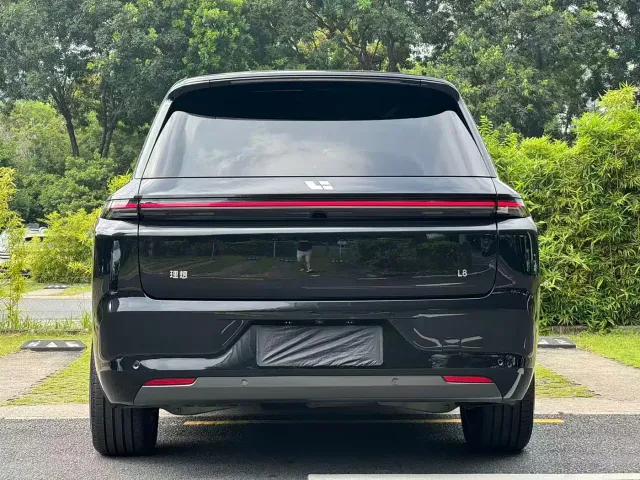 Li Auto L8 — Фото автомобиля 4