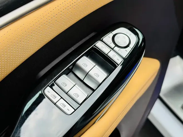 Denza D9 — Фото автомобиля 19