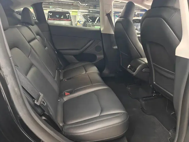 Tesla Model Y — Фото автомобиля 12