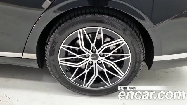 Genesis G90 Бензин 3.5 турбо AWD — Фото автомобиля 5