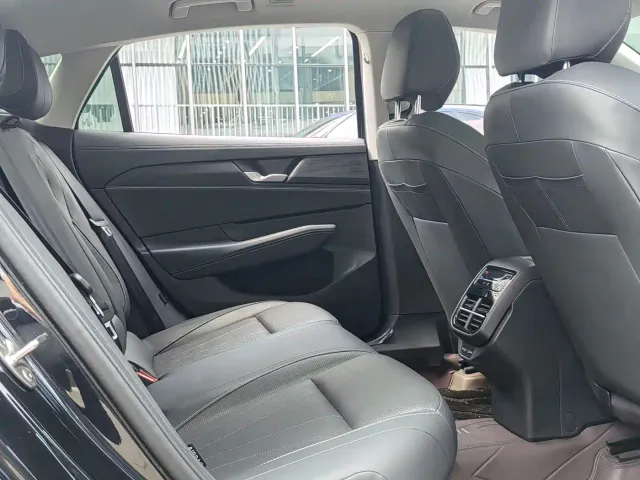 Volkswagen Passat — Фото автомобиля 20