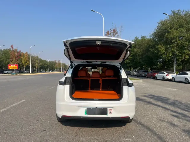 Li Auto L7 — Фото автомобиля 18