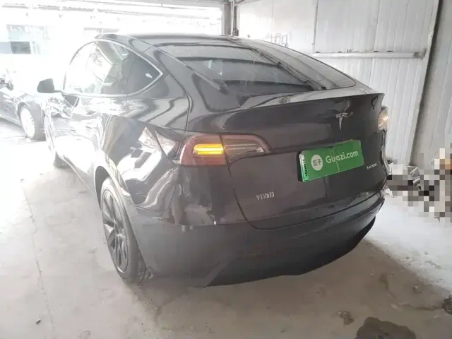 Tesla Model Y — Фото автомобиля 4