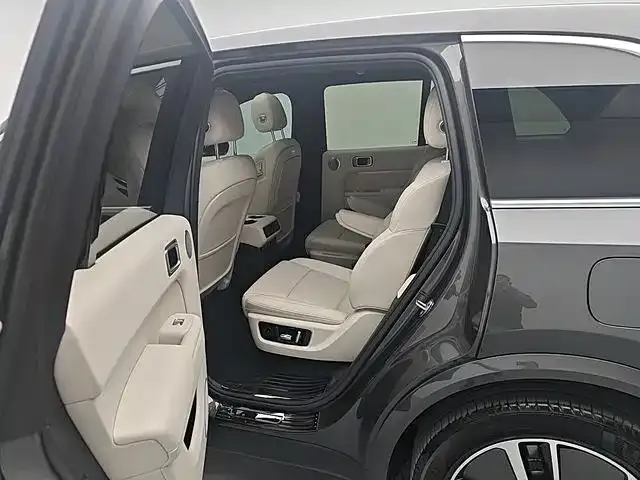 Li Auto L8 — Фото автомобиля 7