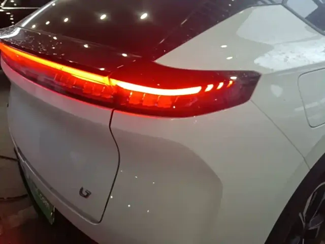 Dongfeng Fengshen L7 — Фото автомобиля 7