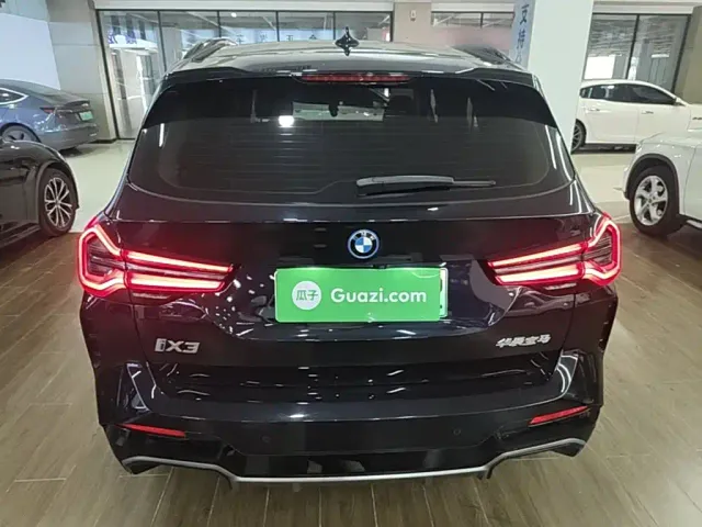 BMW iX3 — Фото автомобиля 5