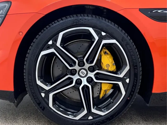 Xiaomi SU7 — Фото автомобиля 30
