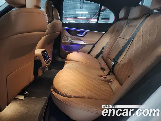Mercedes-Benz E-Class — Фото автомобиля 14