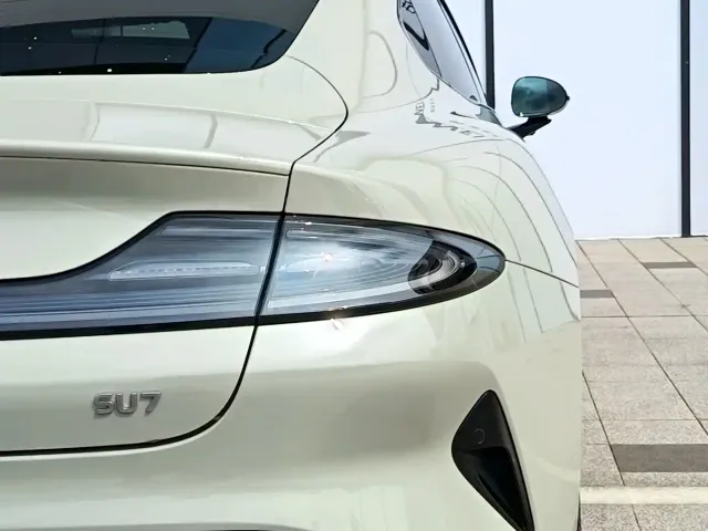 Xiaomi SU7 — Фото автомобиля 19