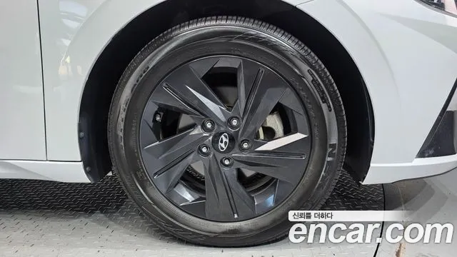 Hyundai Avante CN7 — Фото автомобиля 21