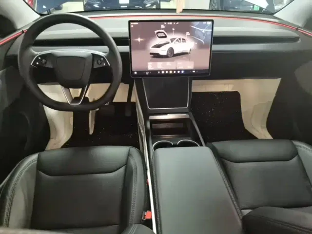 Tesla Model Y — Фото автомобиля 9
