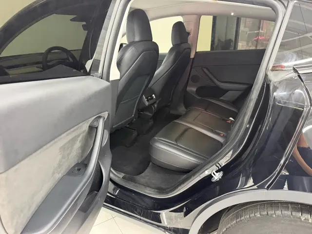 Tesla Model Y — Фото автомобиля 16