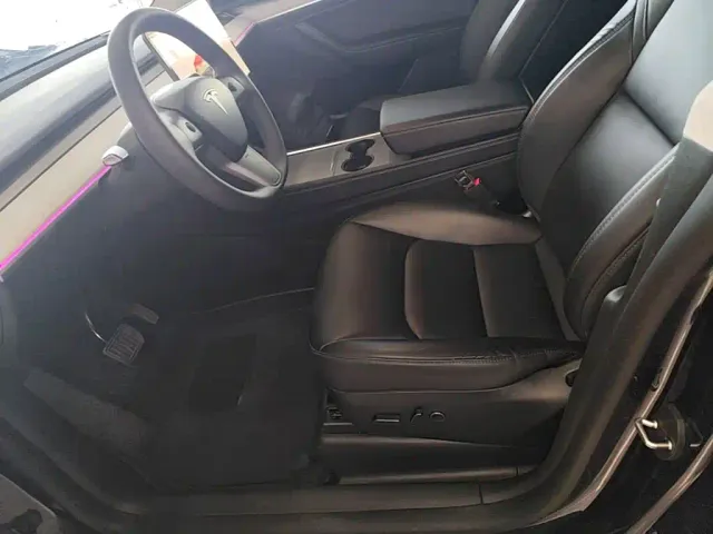 Tesla Model Y — Фото автомобиля 14