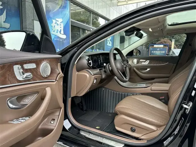 Mercedes-Benz E-Class — Фото автомобиля 4