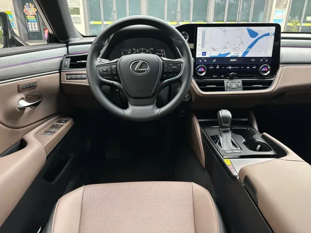 Lexus ES — Фото автомобиля 7