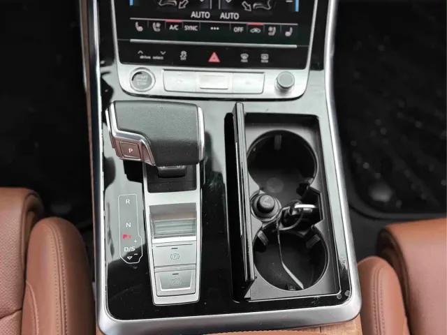 Audi Q7 — Фото автомобиля 12