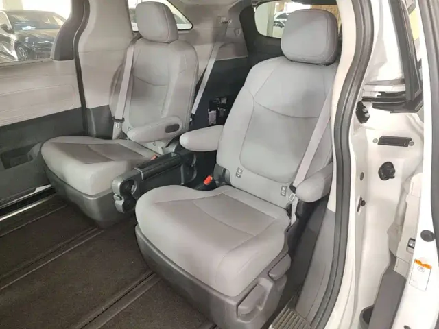 Toyota Granvia — Фото автомобиля 16