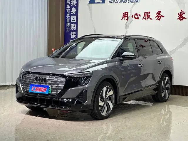 Фотография автомобиля — Audi Q5 e-tron