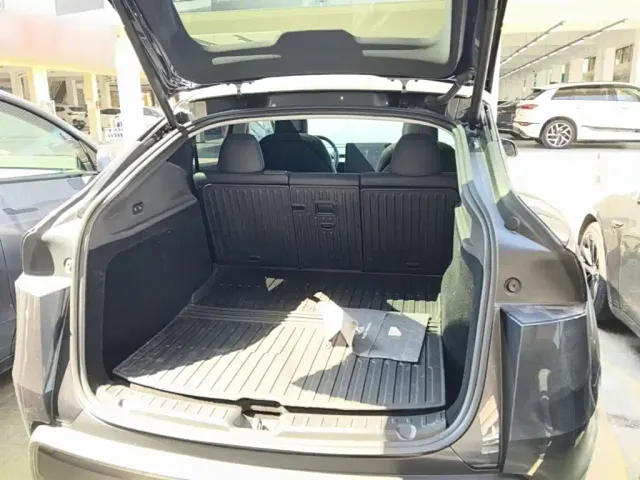 Tesla Model Y — Фото автомобиля 18