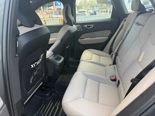 Volvo XC60 — Фото автомобиля 16