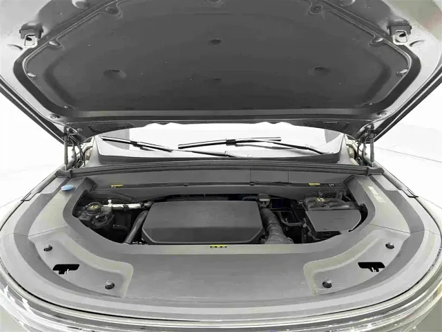 Li Auto L8 — Фото автомобиля 5