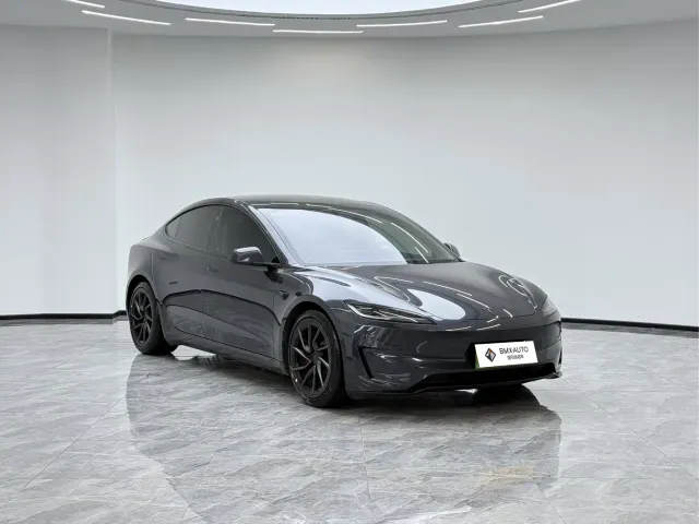 Tesla Model 3 — Фото автомобиля 2