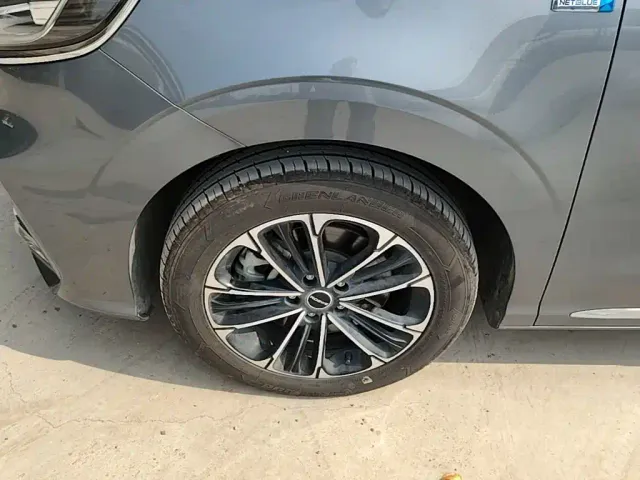 Roewe iMAX8 — Фото автомобиля 22