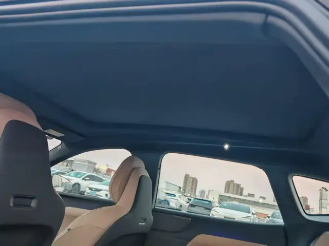 Volvo XC70 Plug-in Hybrid — Фото автомобиля 19