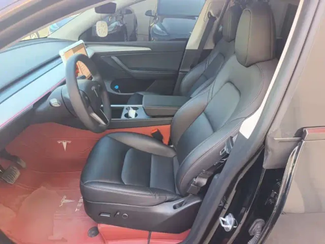 Tesla Model Y — Фото автомобиля 14