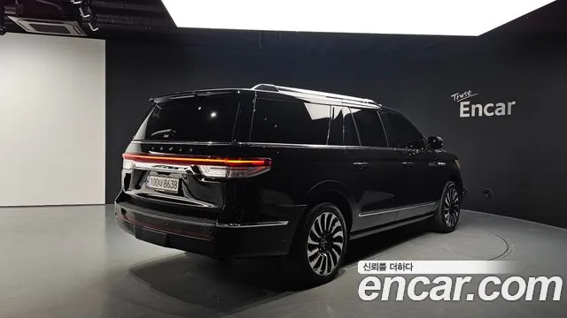 Lincoln Navigator 4th Gen — Фото автомобиля 2
