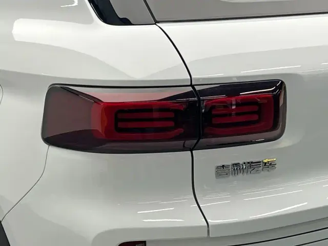 Geely ICON — Фото автомобиля 10
