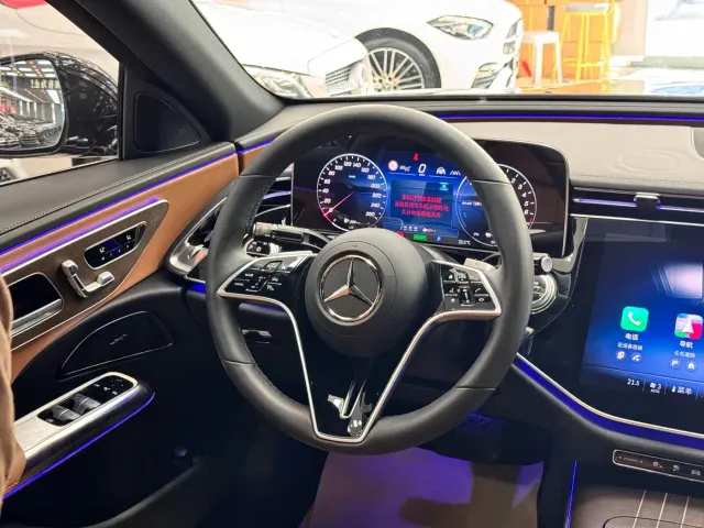 Mercedes-Benz E-Class — Фото автомобиля 12