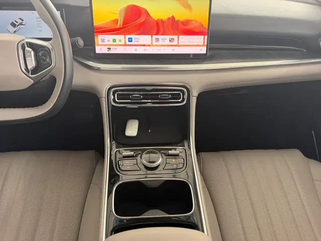 Geely Galaxy Stellar 6 — Фото автомобиля 10