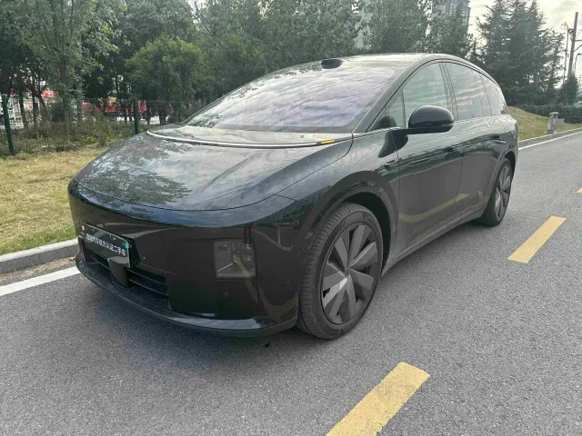 Фотография автомобиля — Li Auto i8