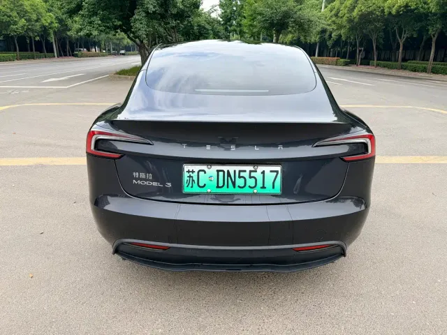 Tesla Model 3 — Фото автомобиля 9