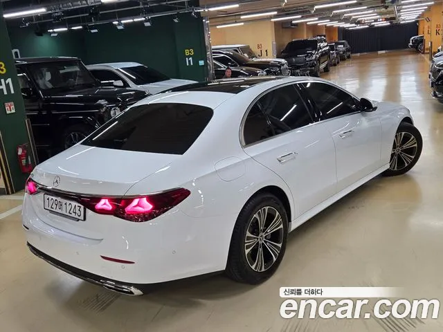 Mercedes-Benz E-Class — Фото автомобиля 2