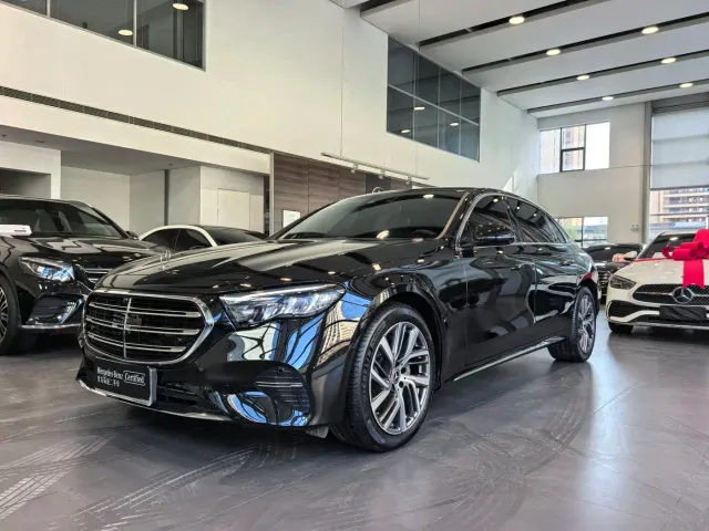 Фотография автомобиля — Mercedes-Benz E-Class