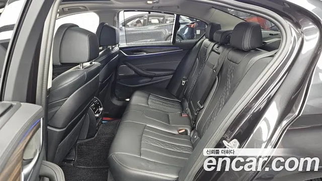 BMW 5 Series G30 — Фото автомобиля 26