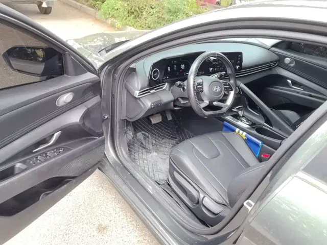 Hyundai Elantra — Фото автомобиля 15