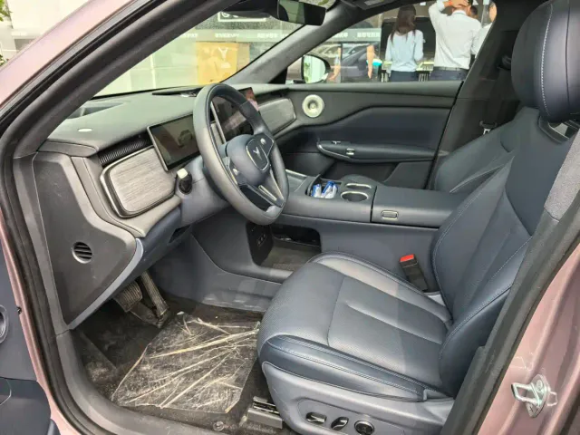 Voyah Auto Voyah Zhiyin 2025 Model 2WD Huawei Qiankun Edition — Фото автомобиля 10
