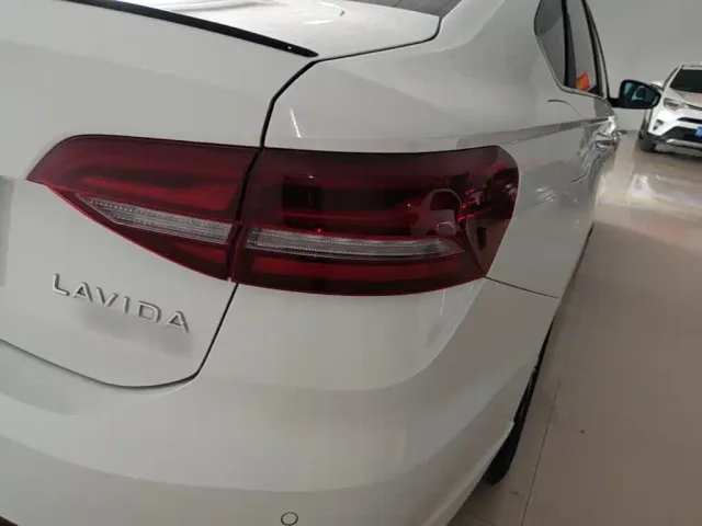 Volkswagen Lavida — Фото автомобиля 7