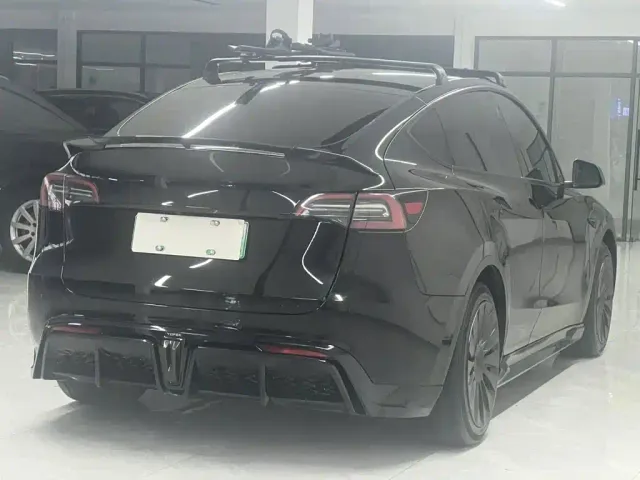 Tesla Model Y — Фото автомобиля 7
