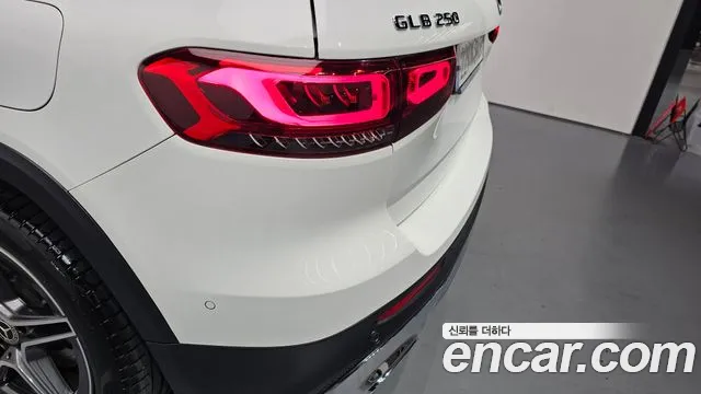 Mercedes-Benz GLB-Class — Фото автомобиля 23