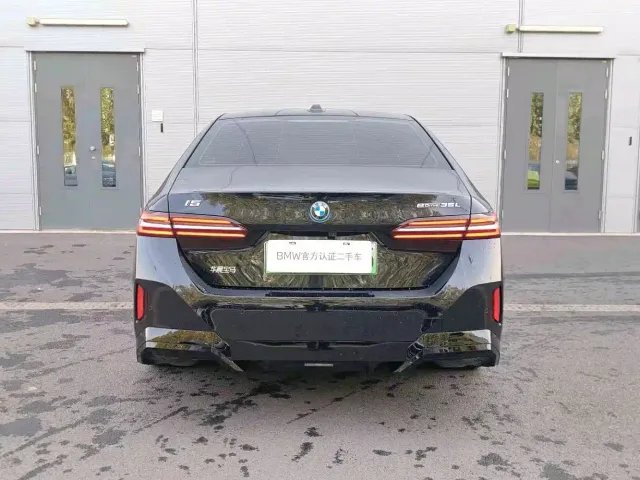 BMW i5 — Фото автомобиля 3