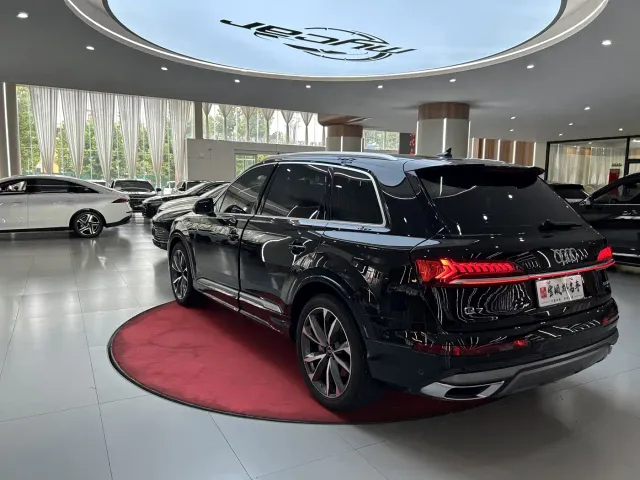Audi Q7 — Фото автомобиля 7
