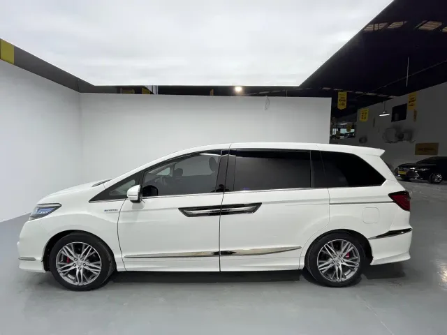 Honda Elysion — Фото автомобиля 3