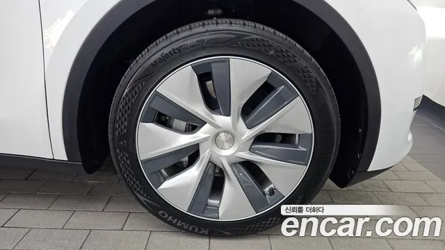 Tesla Model Y — Фото автомобиля 6