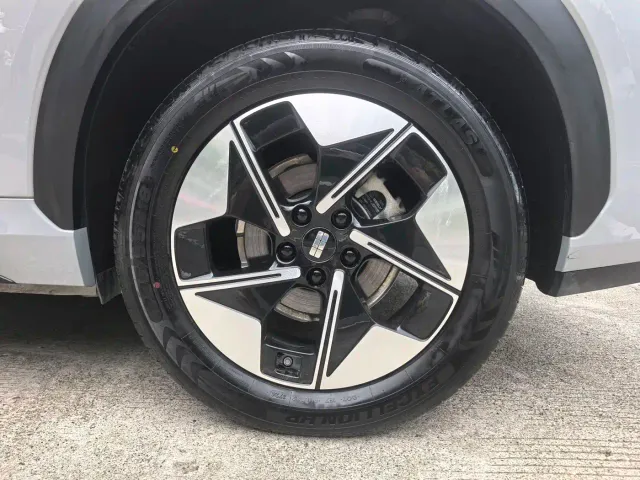Geely Galaxy E5 — Фото автомобиля 28