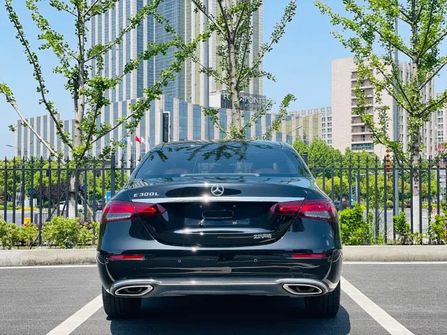 Mercedes-Benz E-Class — Фото автомобиля 8