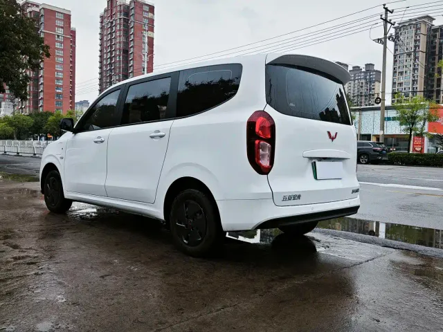 Wuling Hongguang — Фото автомобиля 7